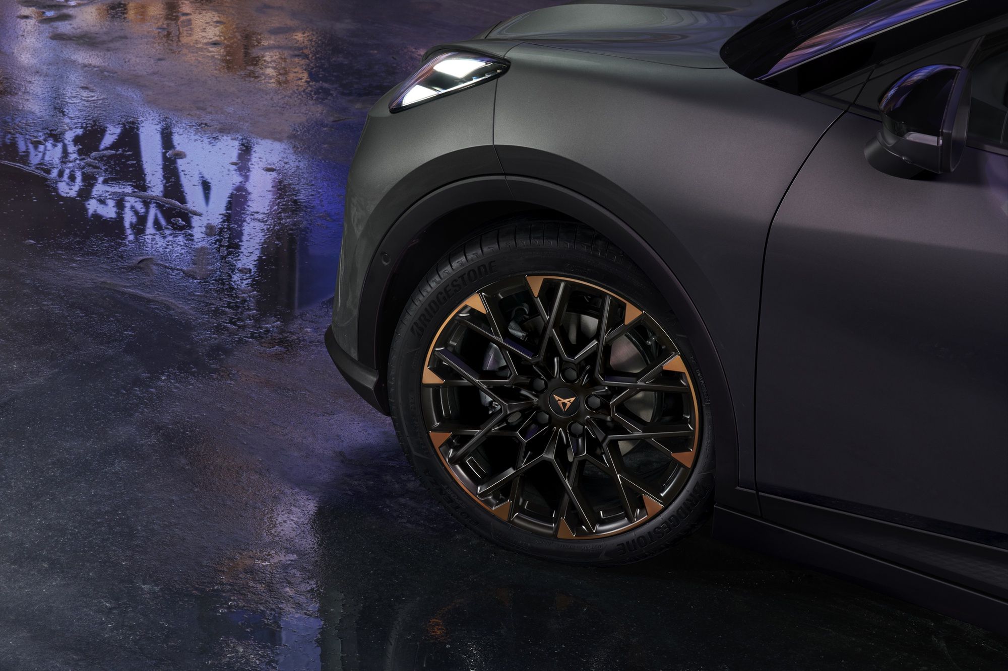 Cupra Raval w kolorze Plasma Iridescent