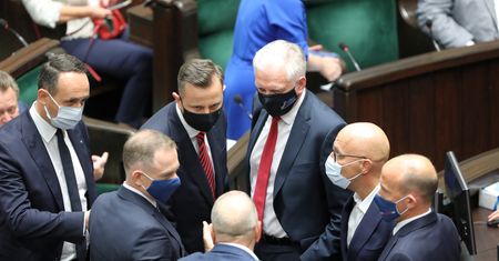 Cios Jarosława Gowina w Elżbietę Witek. W tle afera w Sejmie