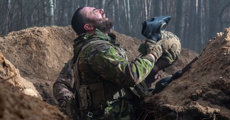 Najpierw pojawia się panika. Rosjanie używają na froncie zakazanej broni