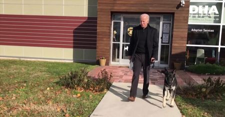 Joe Biden z psem w Białym Domu. Ostatnie chwile przed zaprzysiężeniem