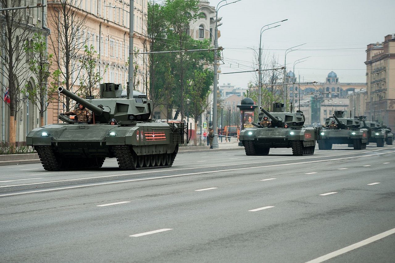 Czołgi T-14 podczas parady