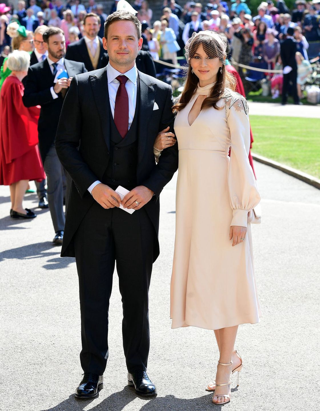  Patrick J. Adams i Troian Bellisario