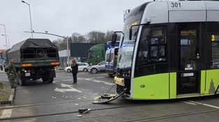 Gorzów: Wojskowa ciężarówka zderzyła się z tramwajem