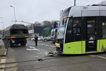 Gorzów: Wojskowa ciężarówka zderzyła się z tramwajem