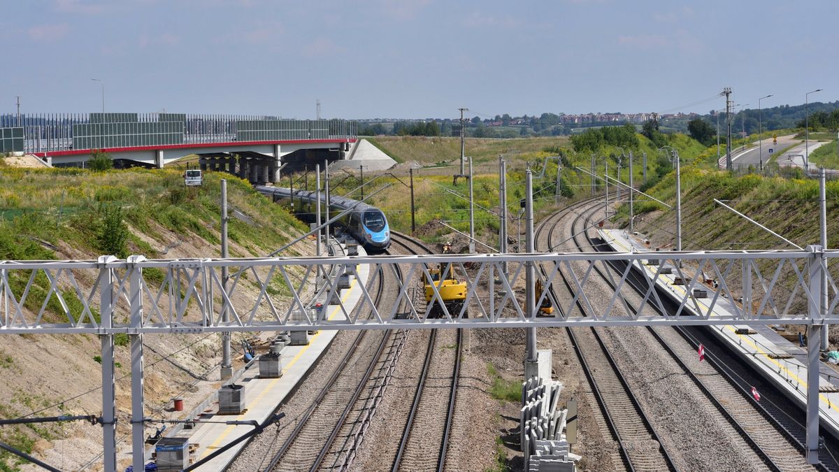 Budowa nowego przystanku PKP w Mistrzejowicach
16.08.2024 r Krakow Budowa peronow przy nowym przystanku PKP w Mistrzejowicach
fot. Jacek Boron/REPORTER
JacekBoron.