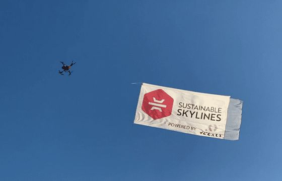 Drony w USA dopuszczone do holowania reklam