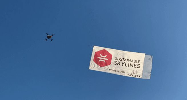 Drony w USA dopuszczone do holowania reklam