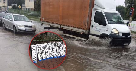 Deszcz zalewa Lublin. Woda na ul. Budowlanej utrudnia przejazd. Kierowcy gubią tablice
