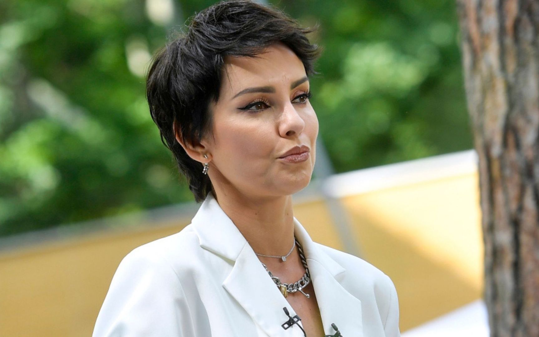Już tak nie wygląda. Włosy sięgają za ramiona