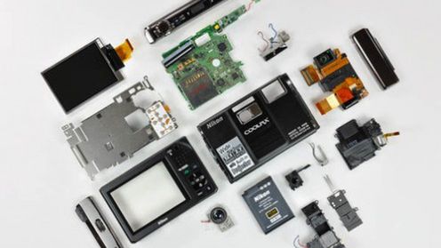 Foto-projektor Nikon Coolpix S1000pj rozłożony na łopatki 1