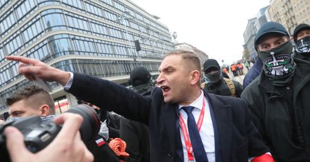 Kolejne miliony dla Bąkiewicza? Komentarz Czarneckiego