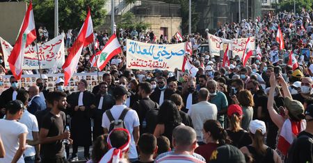 Protesty po eksplozji w Bejrucie. Policja użyła gumowych kul i gazu łzawiącego