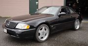 Nierejestrowany Mercedes SL600 V12 wystawiony na sprzedaż. Jest jak nowy