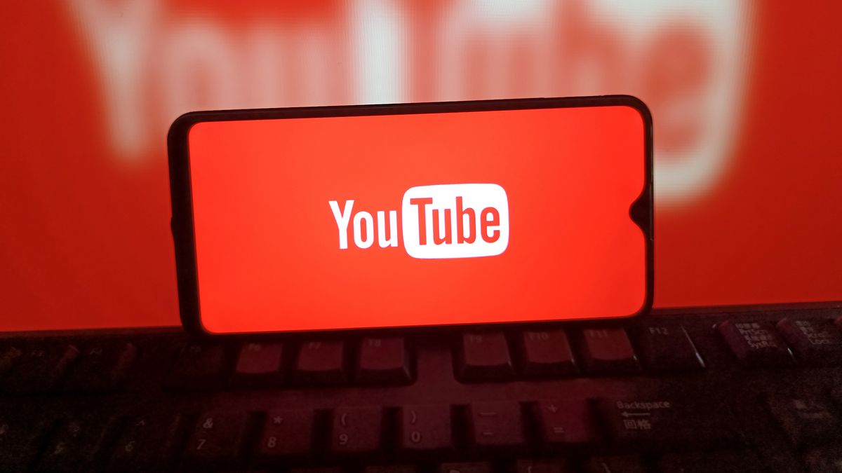 SUQIAN, CHINA - SEPTEMBER 17, 2025 - An illustration photo shows YouTube logo in a smartphone in Suqian, Jiangsu Province, China on September 17, 2025. (Photo credit should read CFOTO/Future Publishing via Getty Images)