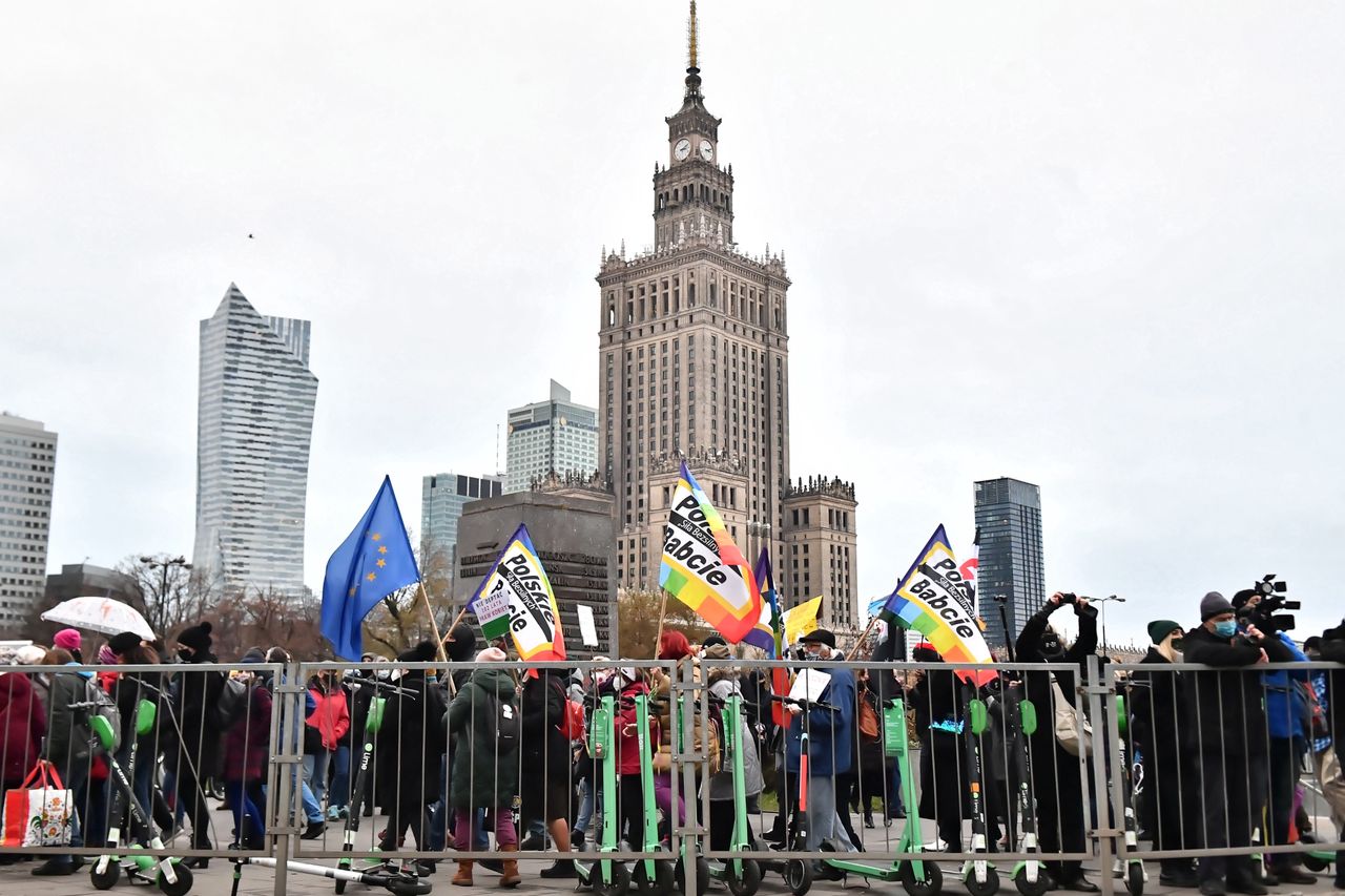 Strajk Kobiet i blokada Warszawy. W planach Narodowe Wiązanie Sznurówek