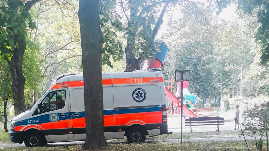 Wypadek na placu zabaw. Potrzebna była interwencja pogotowia