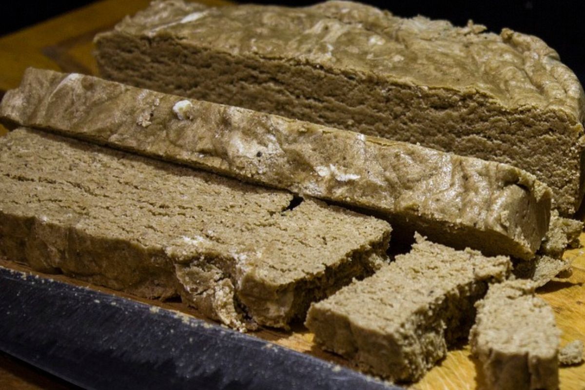 Not everyone likes halva, but in this version you can come to like it.
