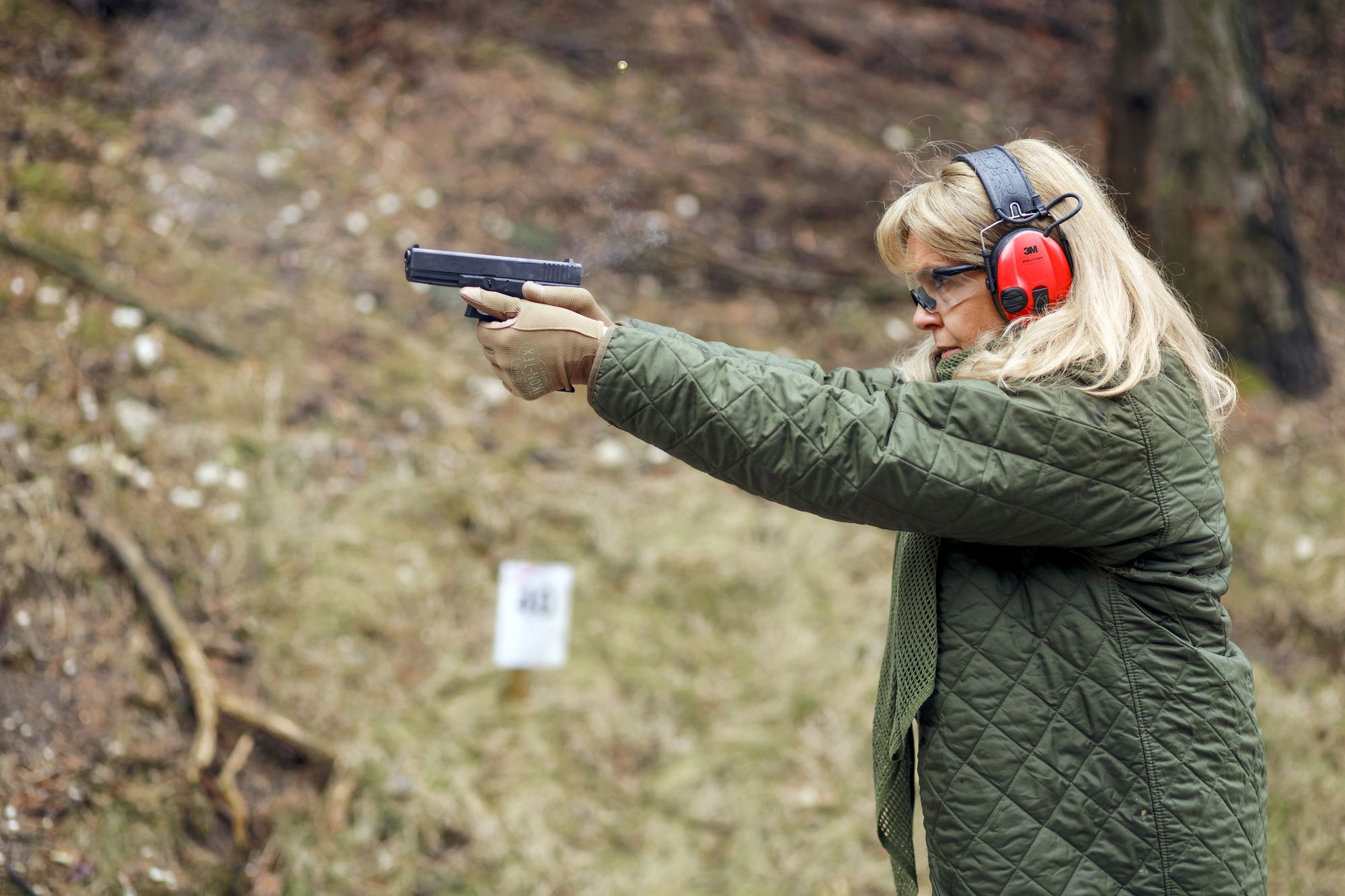 Ewa Wachowicz na strzelnicy 