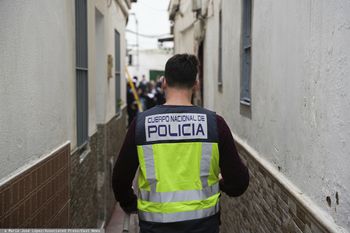 Dramatyczne wydarzenia w Sewilli. Policjant walczy o życie