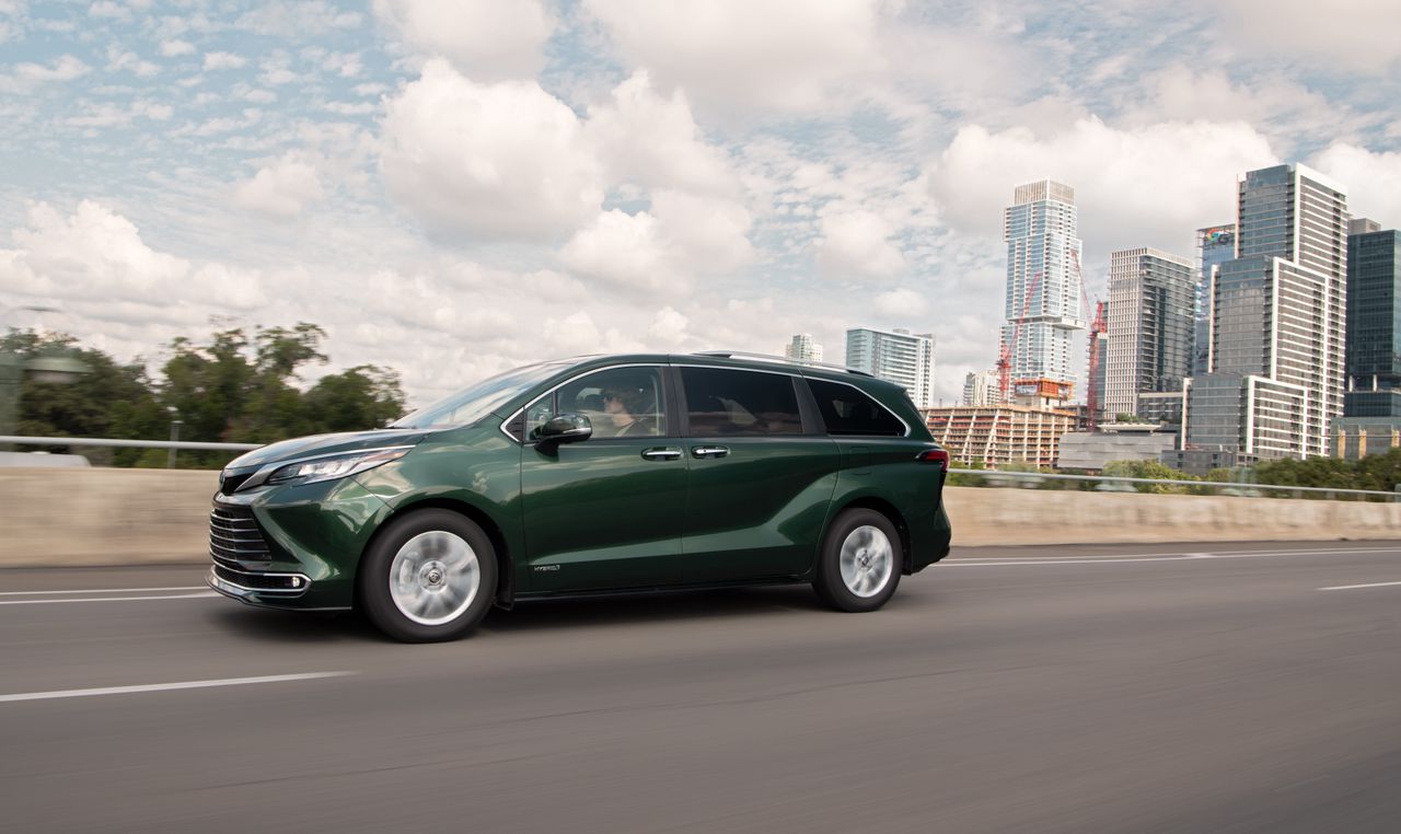 Toyota Sienna jest jednym z dwóch amerykańskim minivanem z napędem na cztery koła