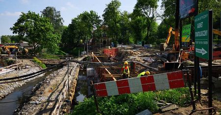 Przebudowa ronda przy Gali i ul. Fabrycznej. Zbroją fundamenty pod nowy most