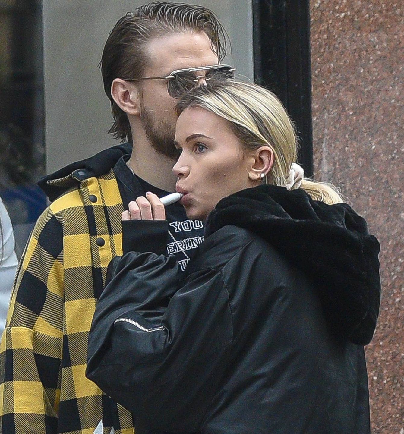 Maffashion i Sebastian Fabijański palą IQOS-y