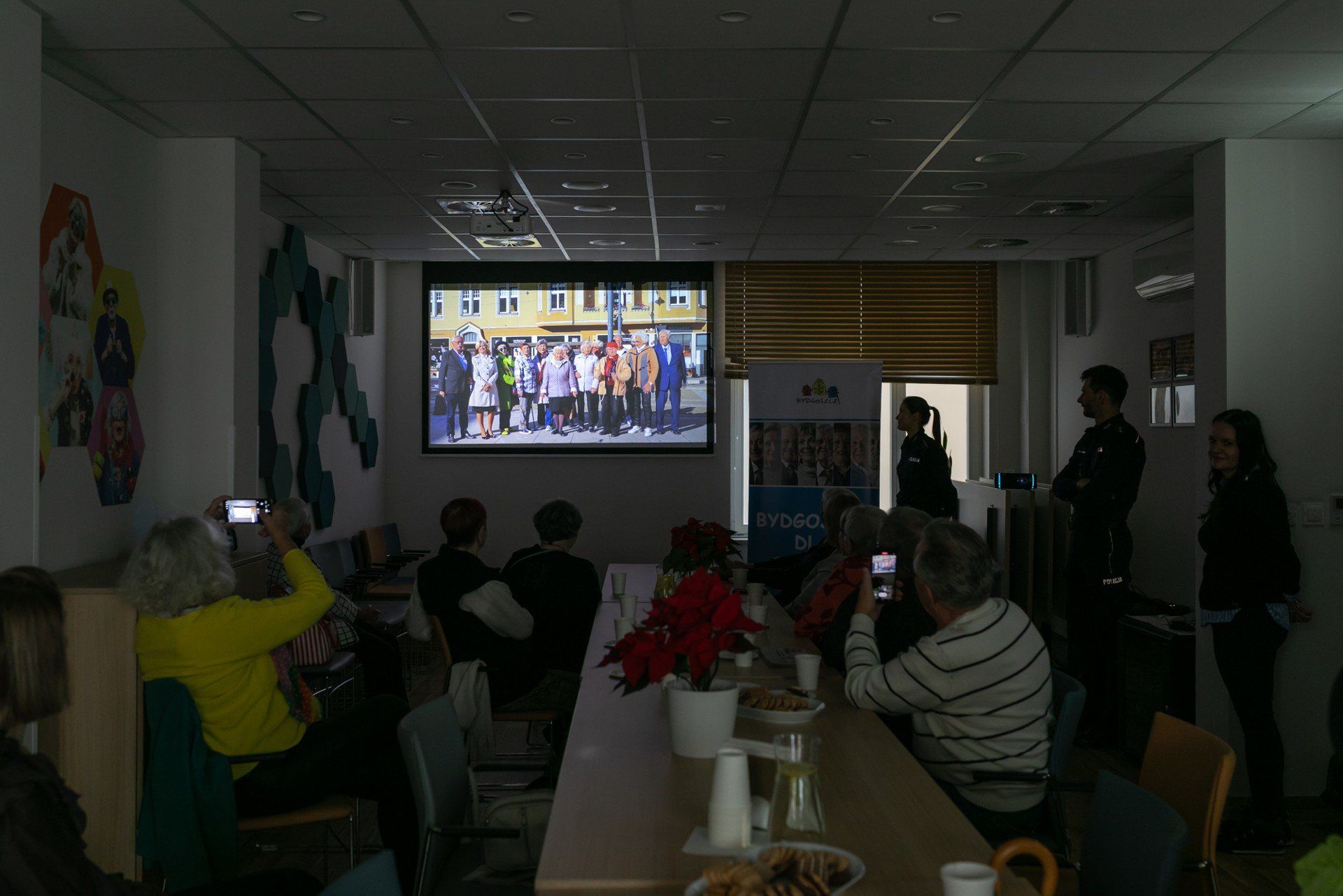 Najpierw poszli na casting, potem odegrali oscarowo rolę w filmie, o tematyce sensacyjnej. Produkcja bydgoskiej policji ma pomóc ostrzec starsze osoby przed oszustwami