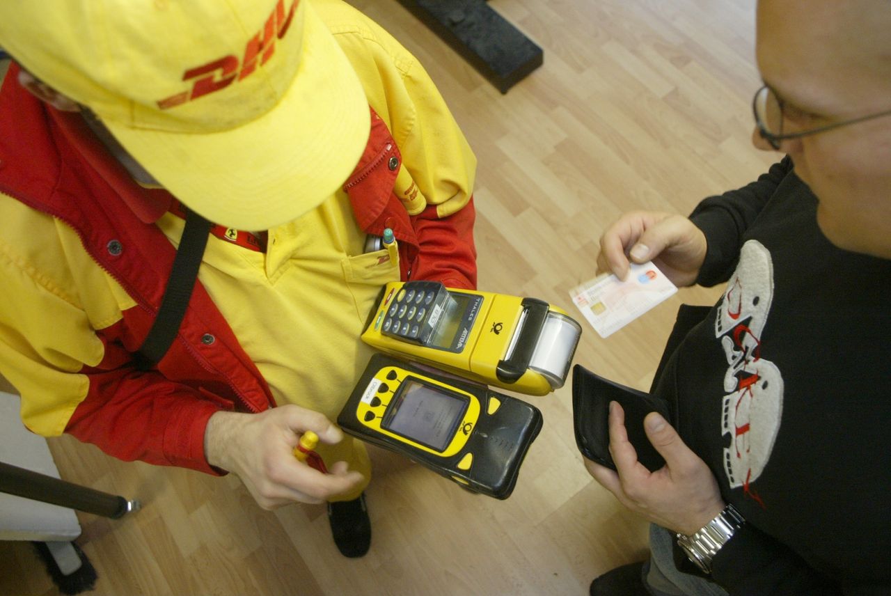 Przestępcy podszywają się pod DHL. W załączniku kryje się trojan AgentTesla