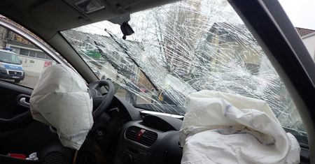 Kobiety w samochodach są bezpieczniejsze. Niestety, tylko do momentu wypadku