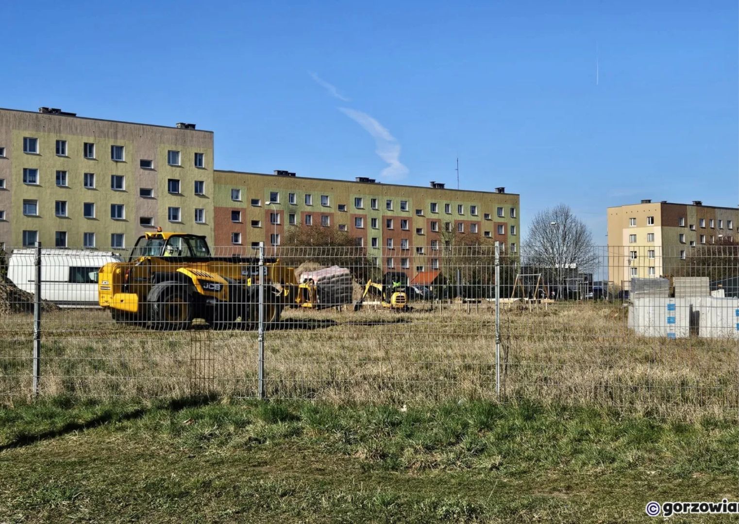 Tajemnicze budynki rosną na działce  w Gorzowie