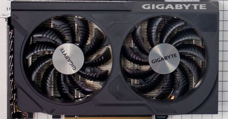 Gigabyte GeForce RTX 4060 z poważną usterką. Karta ma problem z przegrzewaniem