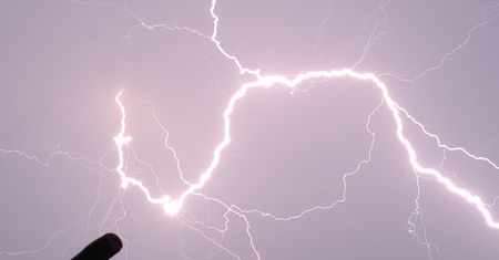 Gwałtowne załamanie pogody. Nadciągają burze i nawałnice nad nasz region [AKTUALIZACJA]