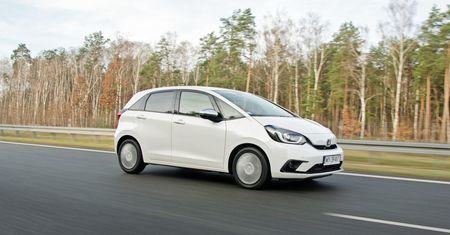 Test: Honda Jazz 1.5 Hybrid – ni to pies, ni wydra, ale jest świetna