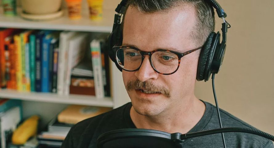 Na YouTube i w domowym zaciszu. Tak Polacy kochają słuchac podcastów