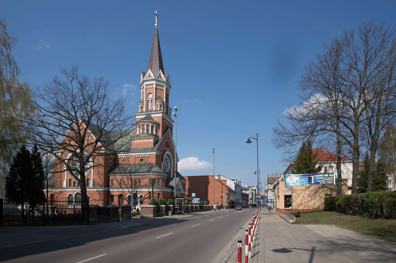 Łapy psa na komży "niedbalstwem". Parafia w Białymstoku dokładnie instruuje ws. kolędy