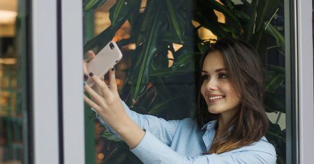 Selfie ważniejsze od ludzkiego życia. Statystyki są przerażające