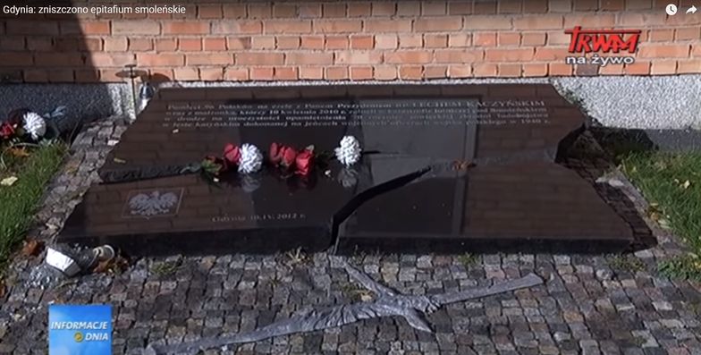 Epitafium umieszczono przy kościele 2 lata po katastrofie smoleńskiej