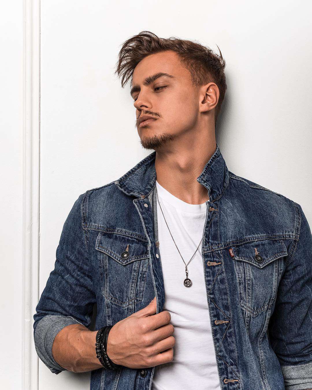 Rafał Jonkisz zapuścił wąsy