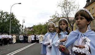 Laptopy, kursy, polisy - co kupić na komunię?