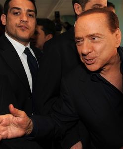 Berlusconi pocałował Kadafiego w rękę