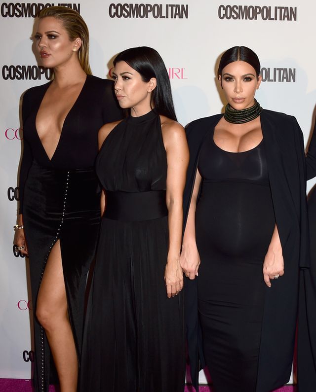 Siostry Kardashian rywalizują ze sobą na dekolty