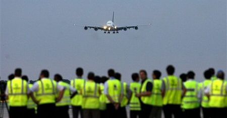 Pierwszy Airbus A380 dotarł do Singapuru