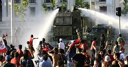 Po śmierci Pinocheta starcia demonstrantów z policją