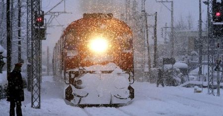 Przejazdy do Olsztyna wstrzymane z powodu opadów śniegu