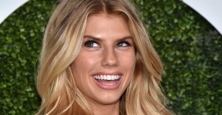 Charlotte McKinney: za ciasna sukienka zniekształciła jej ciało