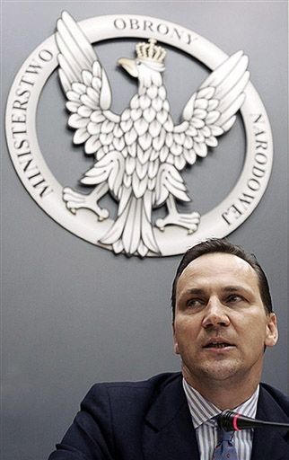 Sikorski chciał zawiadomić prokuraturę ws. Macierewicza