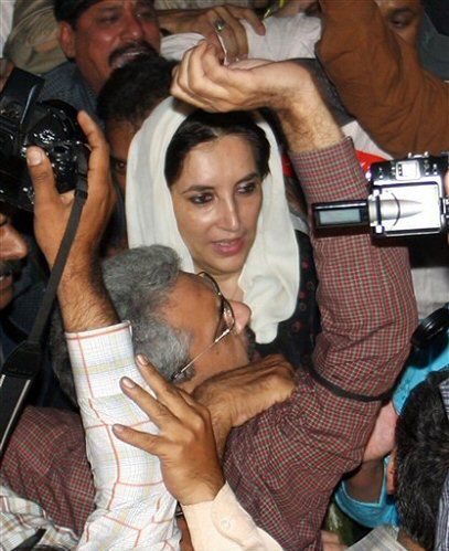 Bhutto pozostanie w areszcie domowym