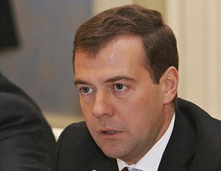 Miedwiediew oficjalnie kandydatem na prezydenta