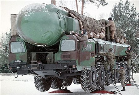 Broń jądrowa dla Białorusi odpowiedzią na "tarczę"