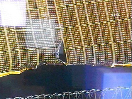 Uszkodzenie baterii słonecznej stacji orbitalnej ISS